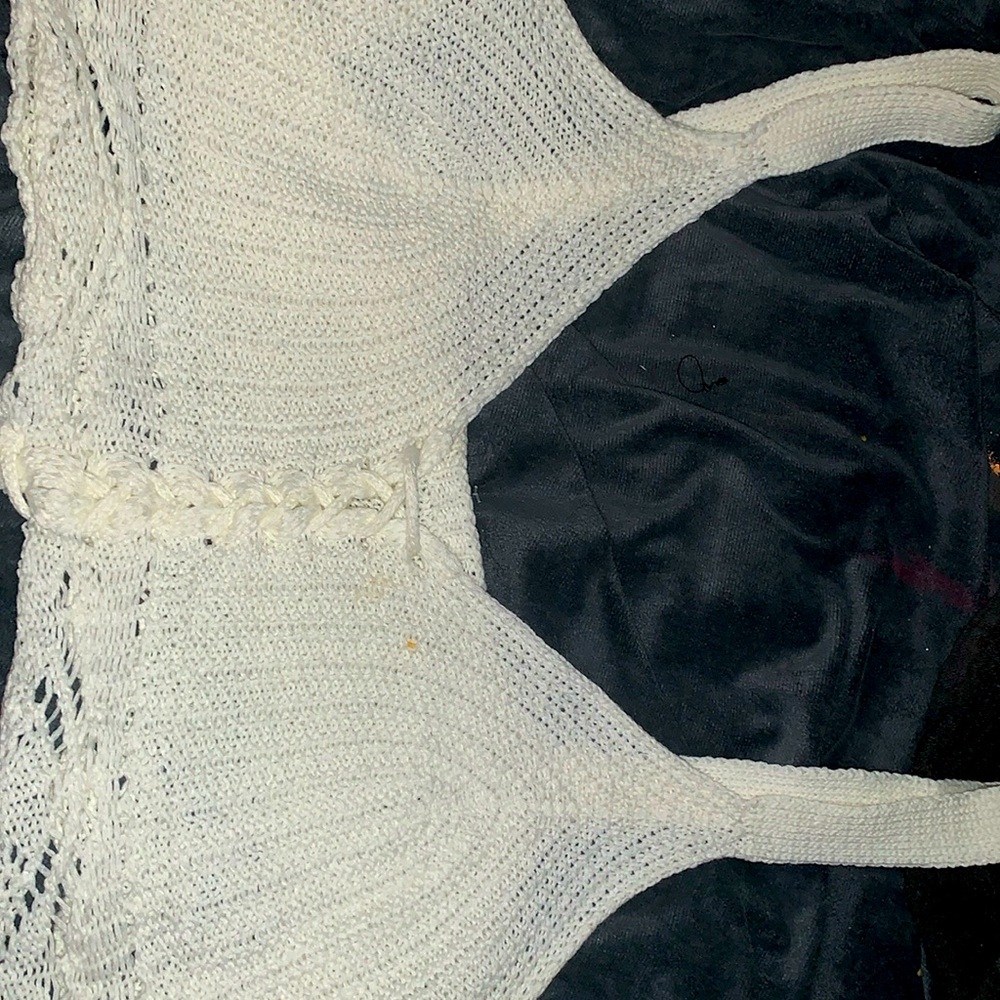 It’s really stretchy I tried it on doesn’t really fit me right! Super soft